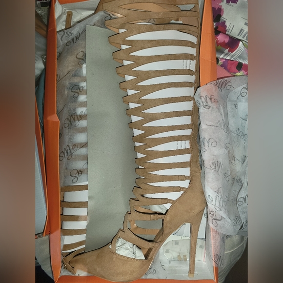 So Me Heaven Caged Cut-Out Calf Boots - Camel, Sz: 11 - Picture 4 of 5